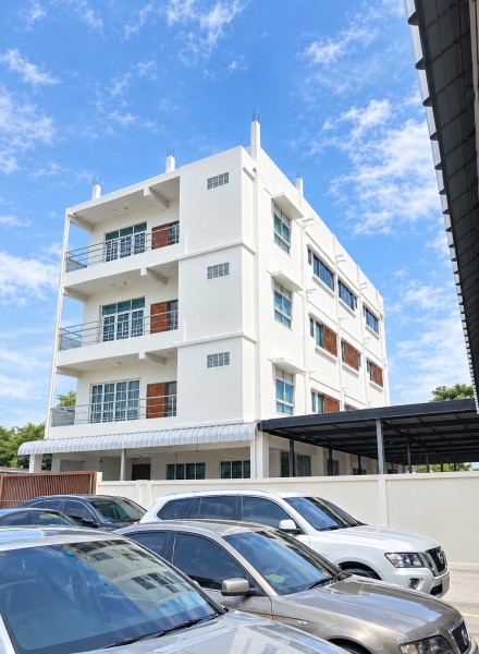 โรงแรม AIRBNB 15นอน 15น้ำ อาคารพาณิชย์ 3.5-4.5ชั้น 49,999 บาทต่อเดือน ติดถนนราชพฤกษ์ ใกล้เดอะ เซอร์เคิล ราชพฤกษ์ 300 ม. และ Little Walk พรานนก-พุทธมณฑล 100 ตร.ว. 640 ตร.ม. ให้เช่า 49,999 B-M ทำเลเด่น เหมาะทำคาเฟ่ ร้านอาหาร หอพัก อพาร์ตเมนต์ หรือบริหารเป็นโรงแรมAirbnb HOTEL 15Bed 15Bath 3.5-Storey Commercial Building on Ratchaphruek Road 49,999 baht per month only 300 m. from The Circle Ratchapruk and close to Little Walk Phrannok-Phutthamonthon, offering 100 sq.wa. and 640 sq.m. of space for rent at 49,999 B-M, ideal for café, restaurant, dormitory, apartment or hotel managementVDOhttps://youtube.com/shorts/FAnOk6iOAvQติดถนนรา�