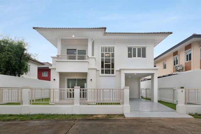 ราคาพิเศษเพียง 3.75 ล้านบาท  บ้านเดี่ยว 2 ชั้น รีโนเวทใหม่ พฤกษาวิลเลจ 10 บางใหญ่ หน้าบ้านไม่ชนใคร ทำเลดีใกล้รถไฟฟ้าสายสีม่วงและเซ็นทรัล เวสต์เกต  พื้นที่ : 55 ตร.ว. พื้นที่ใช้สอย : 180 ตร.ม. 3 ห้องนอน 2 ห้องน้ำ ที่จอดรถ 2 คัน บ้านเลขที่ 63/76 ซอย 6/2 จุดเด่นของบ้าน ตกแต่งใหม่ด้วยวัสดุคุณภาพทั้งหลัง พื้นโรงจอดรถ ปูด้วยกระเบื้องกันลื่น ต่อเติมเคาเตอร์ครัว ฟังก์ชันพร้อมใช้งานจร�