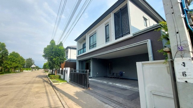 P799 ให้เช่า ขาย บ้านเดี่ยว 2 ชั้น โครงการ แกรนด์ บริทาเนีย พระราม 9-กรุงเทพกรีฑา Grand Britania Rama 9-Krungthepkreetha ถนนพัฒนาชนบท 3 ตกแต่งสวยพร้อมเข้าอยู่ราคาขาย 13,400,000 บาทราคาเช่า 85,000 บาท/เดือนติดต่อ คุณช่อผกา โทร 0616198565 LINE 0616198565สำรอง LINE 0812523279 ส่งลิ้งก์ไว้ได้เลย-ให้เช่า ขาย บ้านเดี่ยว 2 ชั้น โครงการ แกรนด์ บริทาเนีย พระราม 9-กรุงเทพกรีฑา Grand Britania Rama 9-Krungthepkreetha ถนนพัฒนาชนบท 3-ขนาดที่ดิน 56 ตารางวา-พื้นที่ใช้สอ�
