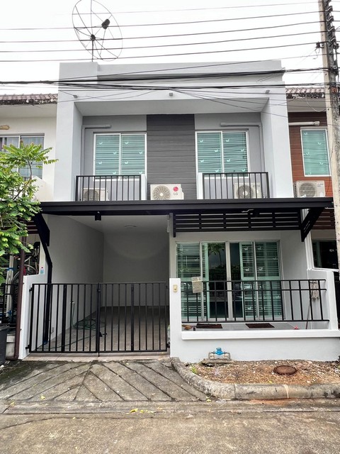 ให้เช่าทาวน์โฮม 2 ชั้น อารียา คัลเลอร์ พรีเมียม ลาดปลาเค้า เกษตร-นวมินทร์ รามอินทรา ต้นซอยไม่มีบ้านตรงข้าม *** ราคาเช่า 18,000 บาท/เดือนติดต่อ:: ชยา โทร/ID Line:: 0942823961   Link Line:: https://line.me/ti/p/3xFA1An8Kcรหัส# T26-1292ทาวน์โฮม 2 ชั้น อารียา คัลเลอร์ พรีเมียม ลาดปลาเค้า เกษตร-นวมินทร์ รามอินทราo เนื้อที่ 17 ตารางวาo 3 ห้องนอน o 2 ห้องน้ำo 1 ห้องรับแขก 1 ห้องครัว 1 ลานซักล้างo จอดรถสะดวก ได้ 2 คันo แอร์ 4 ตัว ครบทั้งบ้�