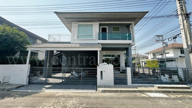 รหัสทรัพย์ : 6924บ้านเดี่ยว ฮาบิเทีย บอนด์ ราชพฤกษ์ (Habitia Bond) แปลงหลังมุม บิวท์อินทั้งหลัง สภาพสวยที่ตั้ง :&nbsp;ตำบลบางคูวัด อำเภอเมืองปทุมธานี จังหวัดปทุมธานี 12000รายละเอียดทรัพย์&nbsp;- บ้านเดี่ยว 2 ชั้น เนื้อที่ 52&nbsp;ตารางวา พื้นที่ใช้สอย 145 ตารางเมตร- 3 ห้องนอน, 2 ห้องน้ำ, 1&nbsp;ห้องครัว, 1&nbsp;ห้องรับแขก, 1 ห้องนั่งเล่น, 2 ที่จอดรถ- เครื่องปรับอากาศ 5 เครื่อง, เครื่องทำน้ำอุ่น 2 เครื่อง, ผ้�