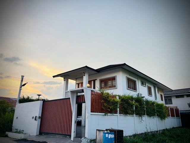 ขายบ้านเดี่ยว 2 ชั้น 62 ตรว. ซอยร่วมสุข 4 ถนนไสวประชาราษฎร์ ลำลูกกา คลอง 4 ใกล้ตลาด AC ลำลูกกาติดต่อ:: ชยา โทร/ID Line:: 0942823961Link Line:: https://line.me/ti/p/3xFA1An8Kcรหัส# T26-1316บ้านเดี่ยว 2 ชั้น ซอยร่วมสุข 4 ถนนไสวประชาราษฎร์ ลำลูกกา คลอง 4 ใกล้ตลาด AC ลำลูกกา๐ เนื้อที่ 62 ตารางวา๐ 3 ห้องนอน 3 ห้องน้ำ๐ 2 ที่จอดรถ๐ ทำเลดี การเดินทางสะดวกสถานที่ใกล้เคียง :๐ ซอยร่วมสุข 4 (ไสวประชาราษฏ์ 25) ย่านลำลูกกา-รังสิตคลอง 4๐ ติดม�