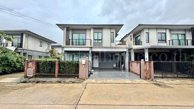 รหัสทรัพย์ : N1563บ้านเดี่ยว เดอะ แพลนท์ กรุงเทพ - ปทุมธานีที่ตั้ง&nbsp;:&nbsp;ถนนกรุงเทพ-ปทุมธานี ตำบลบางขะแยง อำเภอเมืองปทุมธานี จังหวัดปทุมธานี 12000รายละเอียดทรัพย์- บ้านเดี่ยว 2 ชั้น เนื้อที่ 47.1 ตารางวา พื้นที่ใช้สอย 165 ตารางเมตร&nbsp;- ติดมุมกลับรถเลยมีพื้นที่ด้านข้างบ้าน- ต่อเติมครัวด้านหลัง และทำพื้นหน้าบ้านแล้ว- 3 ห้องนอน, 2 ห้องน้ำ, 1 ห้องรับแขก, 1&nbsp;ห้องครัว, 1 ห้องซักล้าง-&nbsp