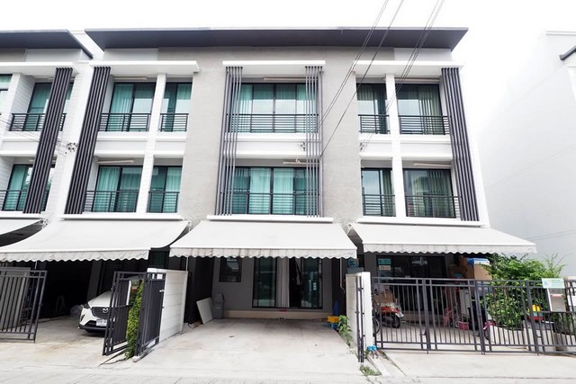 P800 ให้เช่า ขาย ทาวน์โฮม 3 ชั้น โครงการ บ้านกลางเมืองพระราม 9 รามคำแหง 39 ตกแต่งสวยพร้อมอยู่อาศัยขายราคา 6,390,000 บาท ค่าใช้จ่ายโอนคนละครึ่งให้เช่าราคา 35,000 บาท/เดือนติดต่อ คุณช่อผกา โทร 0616198565 LINE 0616198565สำรอง LINE 0812523279 ส่งลิ้งก์ไว้ได้เลย-ให้เช่า ขาย ทาวน์โฮม 3 ชั้น โครงการ บ้านกลางเมืองพระราม 9 รามคำแหง 39 พร้อมอยู่อาศัย หรือทำโฮมออฟฟิศ-ที่ดินขนาด 18 ตารางวา-พื้นที่ใช้สอย 149 ตารางเมตร-�