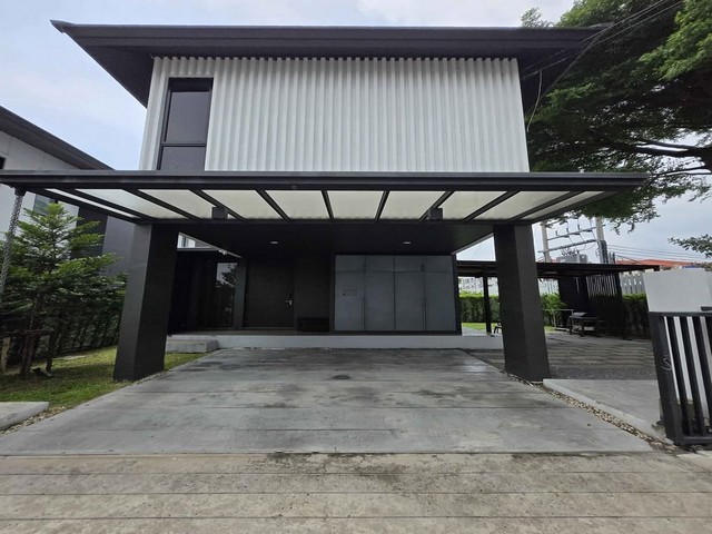 รหัสC7312 ให้เช่าบ้านเดี่ยว 2ชั้น โครงการNoble Gable วัชรพล ถนนเพิ่มสิน บ้านตกแต่งพร้อมเข้าอยู่#ForRent  #ให้เช่า บ้านเดี่ยว 2ชั้น โครงการNoble Gable วัชรพล บ้านตกแต่งพร้อมเข้าอยู่เนื้อที่ดิน 64.4 ตารางวา  พื้นที่ใช้สอย 200 ตารางเมตร3 ห้องนอน3 ห้องน้ำที่จอดรถ 2 คัน- บ้านเดี่ยวบรรยากาศดี มีสวนข้างบ้านส่วนตัว- เหมาะสำหรับครอบครัว / ผู้บริหาร / ชาวต่างชาติจุดเด่น- สวนข้างบ้านขนาดใหญ่ พร้อมก