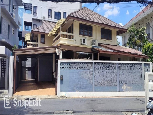 รหัสC7311 ให้เช่าบ้านเเดี่ยว 2ชั้น ย่านห้วยขวาง สุทธิสาร รัชดดา18 เหมาะอยู่อาศัยและทำโฮมออฟฟิศ#ForRent  #ให้เช่า บ้านเเดี่ยว 2ชั้น ย่านห้วยขวาง สุทธิสาร รัชดดา 18 เหมาะอยู่อาศัยและทำโฮมออฟฟิศเนื้อที่ 120 ตารางวา5 ห้องนอน5 ห้องน้ำที่จอดรถประมาณ 3-4 คัน- รับลูกค้าทุกสัญชาติ- จดทะเบียนได้ทำเลดีเดินทางสะดวกเชื่อมต่อห้วยขวาง สุทธิสาร รัชดาภิเษกราคาเช่า 60,000 บาท/เดือน (ประกัน2 ล่�