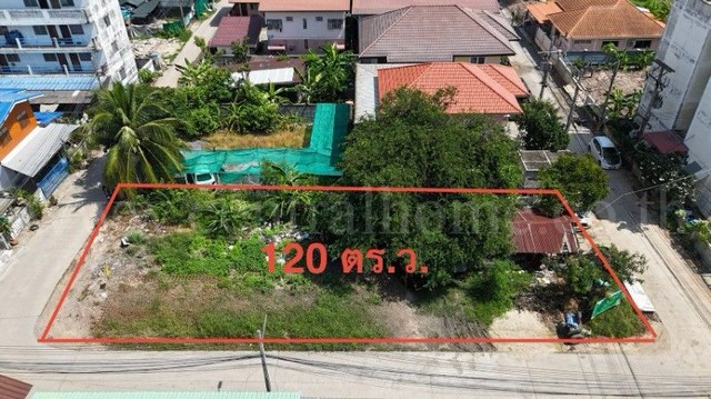รหัสทรัพย์ : N1480ให้เช่า ที่ดิน ซอยเรณูอุทิศ อ.ลาดหลุมแก้ว ห่างถนนปทุมธานี-บางเลน เพียง 100 เมตร ทำเลดี ราคาถูกที่ตั้ง : ถนนปทุมธานี-บางเลน ตำบลคลองพระอุดม อำเภอลาดหลุมแก้ว จังหวัดปทุมธานี 12140รายละเอียดทรัพย์- ที่ดิน เนื้อที่ 120 ตารางวา&nbsp;ขนาดโดยประมาณ 15 × 32 เมตร&nbsp;- ติดถนนถึง 3 ด้าน เข้า-ออกสะดวก จัดสรรพื้นที่ใช้งานได้ง่าย รูปแปลงสวย- ถมแล้ว สูงประมาณระดับพื้นถนน ประหย�