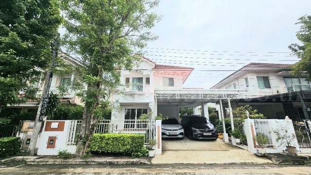 รหัสทรัพย์ : 7297&nbsp;ให้เช่า บ้านเดี่ยว เพอร์เฟค เพลส พระราม 5 - ราชพฤกษ์ | Perfect Place Rama 5 - Ratchapruekที่ตั้ง :&nbsp; ราชพฤกษ์ ถนนนครอินทร์ ตำบลบางขุนกอง อำเภอบางกรวย จังหวัดนนทบุรี 11130รายละเอียดทรัพย์- บ้านเดี่ยว ขนาดพื้นที่ 51.2 ตารางวา พื้นที่ใช้สอย 200 ตารางเมตร&nbsp;- 3 ห้องนอน, 2 ห้องน้ำ, 1 ห้องครัว, 1 ห้องรับแขก, 2 ที่จอดรถ- เฟอร์นิเจอร์ครบพร้อมเข้าอยู่&nbsp;- เครื่องปรับอากาศ 2 เครื่อง, เครื่องปั๊มน�