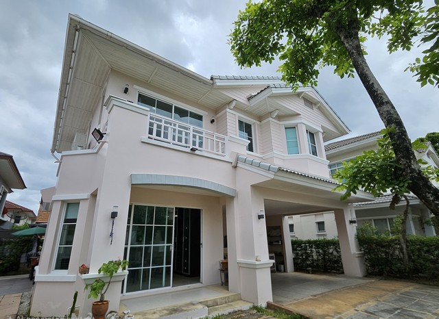 ขาย บ้านเดี่ยว สีวลี บางกรวย นนทบุรี ขนาด 65.6 ตร.ว. พื้นที่ใช้สอย 250 ตร.ม. 3 นอน 3 น้ำ ทำเลติดถนนใหญ่ 7,900,000 บาทบ้านเดี่ยวมือสองในโครงการสีวลี ทำเลบางกรวย นนทบุรี พื้นที่ใช้สอยกว้าง เหมาะสำหรับครอบครัว ทำเลเดินทางสะดวก ใกล้ห้างสรรพสินค้า โรงพยาบาล และแหล่งอำนวยความสะดวกรหัสทรัพย์ H0037รายละเอียดทรัพย์• ที่ดิน 65.6 ตร.ว.• พื้นที่ใช้สอย 250 ตร.ม.• 3 ห้องนอน 3 ห้องน้ำ• 2 ที่จอดรถ• �