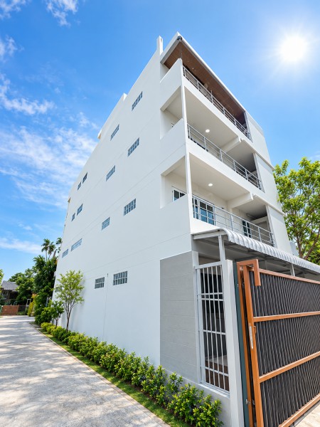 ติดถนนราชพฤกษ์ ใกล้เดอะ เซอร์เคิล ราชพฤกษ์ 300 ม. โรงแรม AIRBNB 15นอน 15น้ำ อาคารพาณิชย์ 3.5-4.5ชั้น  Little Walk พรานนก-พุทธมณฑล 100 ตร.ว. 640 ตร.ม. ให้เช่า 44,999 B-M ทำเลเด่น เหมาะทำคาเฟ่ ร้านอาหาร หอพัก อพาร์ตเมนต์ หรือบริหารเป็นโรงแรมon Ratchaphruek The Circle Ratchapruk 300 m. Airbnb HOTEL 15Bed 15Bath 3.5-Storey Commercial Building  44,999 baht per month only  and close to Little Walk Phrannok-Phutthamonthon, offering 100 sq.wa. and 640 sq.m. of space for rent ideal for café, restaurant, dormitory, apartment or hotel managementVDOhttps://youtube.com/shorts/FAnOk6iOAvQติดถนนราชพฤกษ์ เชื่อมต่อถนนพรานนก 