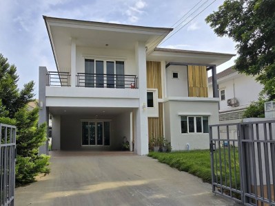 หลังบ้านติดทะเลสาบ! เงียบสงบ ร่มรื่น!! ขายบ้านเดี่ยว เดอะ เลควิลล์ พระราม 2 (The Lake Ville Rama 2) 80.9 ตร.วา ใกล้เซ็นทรัลมหาชัย  .TPI-3500.ที่ตั้ง : ถ.พระราม 2 กม.17 ต.โคกขาม อ.เมืองสมุทรสาคร จ.สมุทรสาครhttps://maps.app.goo.gl/a3hnbBbLX1U6ak1t5.เดอะ เลควิลล์ พระราม 2 ✅ บ้านเดี่ยว 2 ชั้น ✅ เนื้อที่ 80.9 ตารางวา✅ พื้นที่ใช้สอย 222 ตร.ม.✅ 3 ห้องนอน 3 ห้องน้ำ✅ จอดรถในบ้านได้ 3 คัน✅ หลังบ้านติดน้ำ ร่มรื่น ไม่มีบ้านอื่นติด✅ ความเป็นส่�