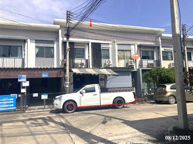 ขายทาวน์เฮ้าส์ปทุมธานี โครงการ เมททาวน์ ปทุมธานี-ติวานนท์    ซอย ภายในโครงการ(ซอย 8) ถนน ปทุมธานีสายใน ตำบล บางหลวง อำเภอ เมืองปทุมธานี จังหวัด ปทุมธานี  ราคา  1,800,000  บาท  ( ราคาต่อรองได้ )  รายละเอียดทรัพย์ -  เนื้อที่ 24.20 ตร.ว.   พื้นที่ใช้สอย 128.25 ตร.ม. -  3 ห้องนอน 2 ห้องน้ำ  -  1 ที่จอดรถ  -  บ้านหันไปทางทิศ ตะวันตกเฉียงใต้  พิกัดทรัพย์ :  https://maps.app.goo.gl/Qd2imJz3MsDUoCZn9  สถานที่ใกล้เคียง   - บิ๊กซี ซูเปอ�
