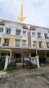 ใกล้รถไฟฟ้าถึง 2 สาย! 20 นาที ถึง สาทร!! ขาย ทาวน์โฮม 3 ชั้น หมู่บ้าน urban sathorn ราชพฤกษ์ หน้าบ้านไม่ติดชนใคร โครงการติดถนน ราชพฤกษ์ ใกล้ BTS MRT บางหว้า ทำเลดีสุดๆ.TPI-3493.ที่อยู่: โครงการ Urban Sathorn แขวงบางจาก เขตภาษีเจริhttps://maps.app.goo.gl/NC56S5WEnKrawBkY6.รายละเอียด  ✅ เนื้อที่ 22.1 ตรว. พื้นที่ใช้สอยประมาณ 208 ตร.ม.✅ หน้ากว้าง 5 เมตร จอดรถในบ้านได้ 1 คัน หน้าบ้านไม่ติดใคร จอดรถได้เยอะ✅ 3 ชั้น 3 นอน 3 น้ำ  หน้าบ้านหัน�