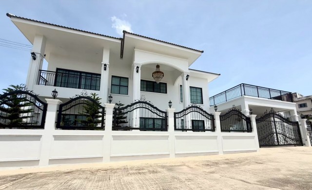 AOM 3179เช่า บ้านหรูพูลวิลล่า  120,000  TW วนาสินธุ์ (ซอยสยาม) 4 ห้องนอน  5 ห้องน้ำ 1 ห้องนั่งเล่น 1 ห้องครัว  เฟอร์นิเจอร์ครบ สระว่ายน้ำ ประกัน 2 เดือน + ล่วงหน้า 1 เดือน ติดต่อขอรูปและรายละเอียดเพิ่มเติม  สนใจนัดชมสถานที่จริงContact  TEL/LINE คุณต๋อม 081-925-2443          TEL/LINE        086-542-7078WhatsApp : +66 81 925 2443อสังหาริมทรัพย์ ยินดีรับฝากขาย-เช่า อสังหาริมทรัพย์ทุกชนิด