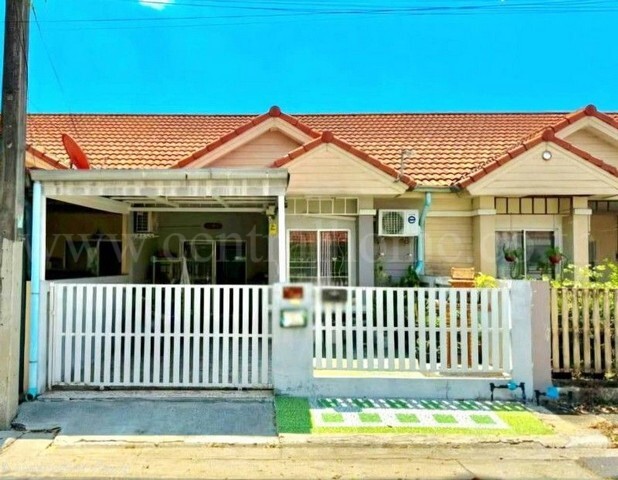 รหัสทรัพย์ :&nbsp;N1631ทาวน์โฮม &nbsp;หมู่บ้านเจษฎา9 ลำลูกกา-คลอง4 บ้านสวยพร้อมอยู่ ถูกสุดในโครงการที่ตั้ง : ถ.เลียบคลอง4&nbsp;ตำบลลาดสวาย อำเภอลำลูกกา จังหวัดปทุมธานี 12150รายละเอียดทรัพย์- ทาวน์โฮม 1 ชั้น เนื้อที่&nbsp;22.7 ตารางวา พื้นที่ใช้สอย 80 ตารางเมตร- 2 ห้องนอน,&nbsp;1 ห้องน้ำ,&nbsp;1 ห้องรับแขก,&nbsp;1 ห้องครัว, 1 ที่จอดรถ- บ้านพร้อมอยู่&nbsp;- หน้าบ้านหันทางทิศเหนือสถานที่ใกล้เคียง- รถไฟฟ้าสายส�