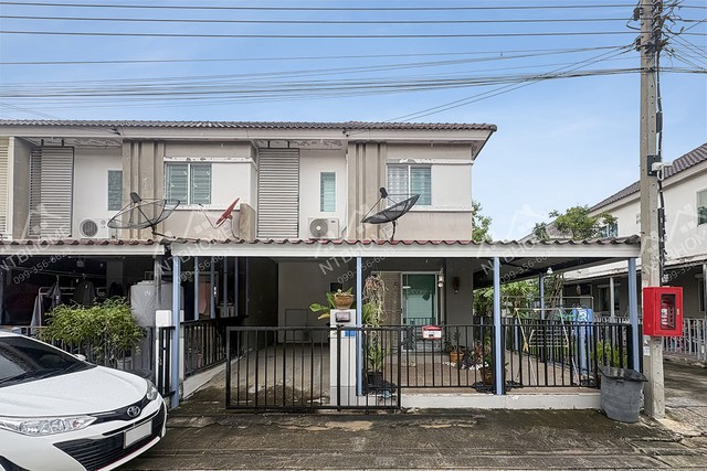 ทาวน์โฮม 2 ชั้น พฤกษา 54/2 วงแหวนฯ-คลองถนน แปลงมุมต่อเติมครบ ใกล้เซ็นทรัล เวสต์เกต* แปลงมุมทำเลดี พื้นที่ 23.5 ตร.ว. ฟังก์ชัน 3 ห้องนอน 2 ห้องน้ำ ที่จอดรถ 1 คัน ต่อเติมโรงรถพร้อมปูกระเบื้อง ต่อเติมครัวปิด+เคาเตอร์ แถมแอร์ เครื่องทำน้ำอุ่น เฟอร์นิเจอร์บางส่วน มีสวนสาธารณะในโครงการ* เดินทางสะดวก ใกล้ถนนกาญจนาภิเษก อยู่ในซอยคลองถนน มีรถสองแถวผ่านหน้าโครงการ ใกล้รถไฟฟ