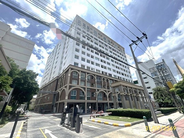 ขาย คอนโด ชาโตว์ อินทาวน์ พระราม 8  ถนนอรุณอมรินทร์ แขวงบางยี่ขัน เขตบางพลัด กรุงเทพมหานคร  ราคา 2,469,000 บาท ( ราคาต่อรองได้ )  รายละเอียดทรัพย์ -  เนื้อที่ - ตารางวา  พื้นที่ใช้สอย 40.47 ตารางเมตร -  2 ห้องนอน 1 ห้องน้ำ  -  1 ที่จอดรถ  -  คอนโดหันไปทางทิศ  พิกัดทรัพย์ :    https://maps.app.goo.gl/Tfvp8wYT9bn3yybVA  สถานที่ใกล้เคียง   - ตลาดน้ำตลิ่งชัน - ฟู้ดวิลล่า ราชพฤกษ์ - ท็อปส์ สาขา ตลิ่งชัน - ตลาดน้ำคลองลัดมะยม ร�