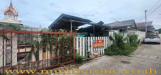ม.กอล์ฟวิว ถ.หัวหิน-ห้วยมงคลรหัสทรัพย์ :16631ประเภท :บ้านเดี่ยว / บ้านแฝดโครงการ :หมู่บ้านกอล์ฟวิว ถ.หัวหิน-ห้วยมงคลที่ตั้ง :ต.หัวหิน อ.หัวหิน จ.ประจวบคีรีขันธ์โซน :ต่างจังหวัดเนื้อที่ :52.6 ตร.วขายที่ดินพร้อมสิ่งปลูกสร้าง 52.6 ตร.ว. 2 ห้องนอน 1 ห้องน้ำ ทำเลดี อยู่ในตัวเมืองหัวหินเข้าออกได้หลายเส้นทาง การเดินทางสะดวก ใกล้แหล่งชุมชนมากมาย ใกล้บิ๊กซีมาร์เก็ตหัวหินสถานีรถ�