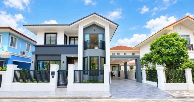 (Hybrid Home)ภัสสร7 รัตนาธิเบศร์บ้านเลขที่ 87/353พื้นที่ 52.6 ตารางวาพื้นที่ใช้สอย 178 ตารางเมตร4 ห้องนอน 3 ห้องน้ำ2 ที่จอดรถราคาขาย 7,990,000 บาทส่วนลด 1,000,000 บาทลดเหลือ 6,990,000 บาทบ้านทิศ: ใต้บ้านปี 2550ค่าส่วนกลาง 740 บาท/เดือน จุดเด่นโครงการทำเลเด่น ใกล้ MRT สายสีม่วง — สถานีบางพลูอยู่ประมาณ 400 เมตร จากโครงการ เดินทางเข้าเมืองและเชื่อมต่อโซนบางใหญ่–รัตนาธิเบศร์ได้สะดวก บ้านเดี่ยวหลังใหญ่ บ�