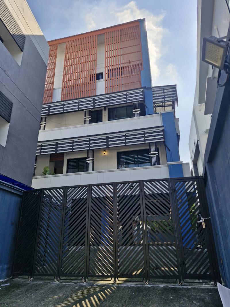 RPJ644ให้เช่าสำนักงาน4ชั้น  สุทธิสาร–ห้วยขวาง ระหว่าง MRT สุทธิสาร และ MRT ห้วยขวางใกล้ KIS International Schoolและใกล้ SISB ใกล้ห้าง Fortune Town ซอย20 มิถุนาเนื้อที่ 80 ตารางวา พื้นที่ใช้สอย 480 ตร.ม.สนใจติดต่อคุณเจี๊ยบ092-851-6969Line: keti2522ค่าเช่า 85,000 บาท/เดือน สัญญาขั้นต่ำ 1 ปี ประกัน 2 เดือน ล่วงหน้า 1 เดือนซ. 20 มิถุนา แขวงสามเสนนอก เขตห้วยขวาง กรุงเทพมหานคร 10310เหมาะสำหรับพักอาศัย ทำ Home Office หรือสำนักงานทำเลดี ระหว่