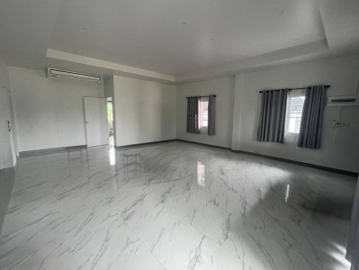 [ขาย] บ้านเดี่ยว 2 ชั้น หลังใหญ่ ชวนชื่น บรู๊คไซด์ (Chuan Chuen Brookside)ตั้งอยู่บน : หมู่บ้านชวนชื่น บรู๊คไซด์   ถนนกรุงเทพฯ-ปทุมธานี ตำบลบางคูวัด อำเภอเมืองปทุมธานี จังหวัดปทุมธานี 12000• พื้นที่ดินเกือบ 60 ตร.ว. (59.9 ตร.ว.)ไฮไลท์และจุดเด่นของบ้าน พื้นที่รอบบ้านเยอะมาก มีสวนข้างบ้านให้พักผ่อน• โรงจอดรถขนาดใหญ่ รองรับการจอดรถได้อย่างสะดวกสบาย• บรรยากาศร่มรื่น ปลอดโปร่ง เหมาะสำ�