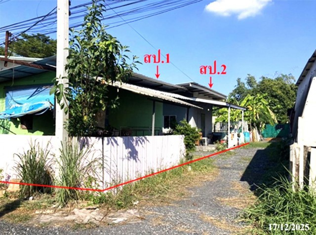 ขายบ้านเดี่ยวเมืองปทุมธานี  ถนนทางหลวงชนบท (วัดดาวเรือง) ใกล้ ตลาดพูนทรัพย์  ซอย มาวิน ถนน ทางหลวงชนบท ปท.5029(วัดดาวเรือง) ตำบล สวนพริกไทย อำเภอ เมืองปทุมธานี จังหวัด ปทุมธานี  ราคา  1,281,000  บาท  ( ราคาต่อรองได้ )  รายละเอียดทรัพย์ -  เนื้อที่ 50.00 ตร.ว.   พื้นที่ใช้สอย 39.00 ตร.ม. -  2 ห้องนอน 1 ห้องน้ำ   -  1 ที่จอดรถ  -  บ้านหันไปทางทิศ ตะวันออกเฉียงใต้  พิกัดทรัพย์ : https://maps.app.goo.gl/RT7W5R6Hbgkyxdxw8  สถานที่ใ