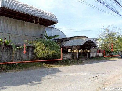 ขาย บ้านเดี่ยว/ทาวน์เฮ้าส์/คอนโด โกดัง หนองบัวลำภู  ถนน บุษบง ตำบล เมืองใหม่ อำเภอ ศรีบุญเรือง จังหวัด หนองบัวลำภู  ราคาโปรโมชั่น  10,922,000    บาท    ลดจาก   13,960,000   บาท ราคาโปรโมชั่นตั้งแต่วันที่ 1 กรกฎาคม 2569 – 30 กันยายน 2569  รายละเอียดทรัพย์ -  เนื้อที่ 1-1-52.40 ไร่  พื้นที่ใช้สอย 1,788 ตารางเมตร -  บ้านหันไปทางทิศ เหนือ  พิกัดทรัพย์ : https://maps.app.goo.gl/KKiMvvBf7H5aPRcb8  สถานที่ใกล้เคียง   -สำนักงานสาธารณสุขอำเภ