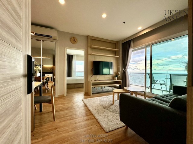 For Rent The zea Sriracha 2 Bedroom 30,000 bath/monthรายละเอียดห้อง:รูปแบบห้อง : 2 ห้องนอน 2 ห้องน้ำขนาดห้อง : 70 ตรม.ชั้น : 32 วิวทะเลใครกำลังมองคอนโดเดินทางใกล้กรุงเทพเพียง 1 ชม. บรรยากาศเงียบสงบ มีหาดส่วนตัว เหมาะกับการมาพักตากอากาศ หรือพักอาศัย หรือที่พักใกล้แหล่งนิคม EEC ที่ใช้เวลาเดินทางไปทำงานเพียง 30 นาทีมีเวลาพักผ่อน หนีความวุ่นวายต้องที่นี่กันเลยค่ะ สิ่งอำนวยความสะดวกภายในห้อง:- Master bedroom เ�