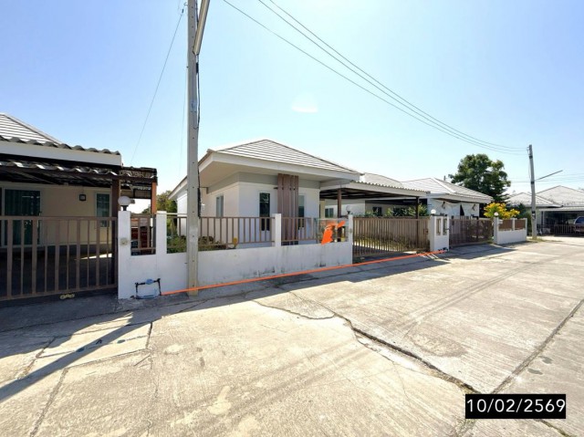 ขายบ้านเดี่ยว ชัยภูมิ ถนน ราษฎร์เจริญสุข ตำบล ในเมือง อำเภอ เมืองชัยภูมิ จังหวัด ชัยภูมิ  หมู่บ้าน พวงเพชร ซอย ภายในโครงการ ถนน ราษฎร์เจริญสุข ตำบล ในเมือง อำเภอ เมืองชัยภูมิ จังหวัด ชัยภูมิ  ราคาโปรโมชั่น 1,568,000 บาท    ลดจาก 2,200,000 บาท ราคาโปรโมชั่นตั้งแต่วันที่ 1 กรกฎาคม 2569 – 30 กันยายน 2569  รายละเอียดทรัพย์ -  เนื้อที่ 52.40 ตร.ว.  พื้นที่ใช้สอย 98.90 ตร.ม. -  2 ห้องนอน 2 ห้องน้ำ  -  1 ที่จอด�