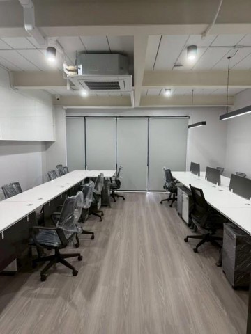 ให้เช่า Luxury Home Office 5 ชั้น 350 ตรม. ระดับพรีเมียม The Pride พัฒนาการ 30 พร้อมลิฟท์ ใกล้ทองหล่อ-เอกมัยติดต่อ:: ชยา โทร/ID Line:: 0942823961Link Line:: https://line.me/ti/p/3xFA1An8Kcรหัส# T26-1318Luxury Home Office 5 ชั้น ระดับพรีเมียม The Pride พัฒนาการ 30 ใกล้ทองหล่อ-เอกมัย๐ พื้นที่ใช้สอย 350 ตร.ม.๐ ฟังก์ชันครบครัน: 1 โซนต้อนรับ (Reception), 3 ห้องผู้จัดการ, 2 โซนออฟฟิศขนาดใหญ่, 3 ห้องประชุม, 1 ห้องพักผ่อน, 1 ห้องครัว และ 4 ห้องน้ำ๐ มีลิฟต์ส่วนตัว๐ รองรับการจอดรถ�