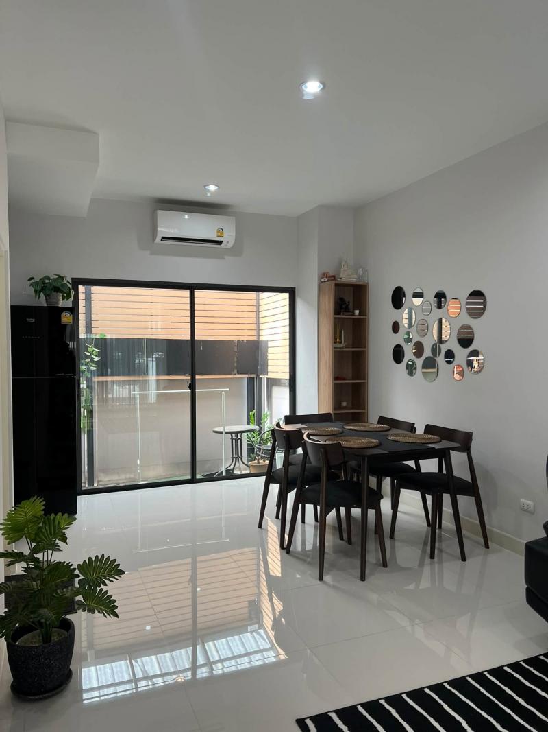 RTJ2379ให้เช่าทาวน์โฮม 3 ชั้นบ้านกลางเมือง พระราม9-กรุงเทพกรีฑา  ถนนกรุงเทพกรีฑาตัดใหม่, ถนนมอเตอร์เวย์, ถนนกาญจนาภิเษก, Airport Link บ้านทับช้างเนื้อที่ 18 ตรว. พื้นที่ใช้สอย 150 ตรม.2 ห้องนอน 3 ห้องน้ำ 1ที่จอดรถสนใจติดต่อAgent : คุณเจี๊ยบ 092-851-6969ID Line :keti2522ราคา 33,000/ เดือนที่ตั้ง  ถนนกาญจนาภิเษก 23 แขวงสะพานสูง เขตสะพานสูง กทม. 10240ทาวน์โฮม 3 ชั้น Baan Klang Muang Rama 9 - Krungthep Kreetha2 ห้องนอน 3 ห้องน้ำ 1 ห้องอเนกประสงค์�