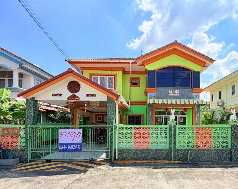 ขายถูก หมู่บ้านภัสสร3 รังสิต-คลองสาม   ( 2.9 ล้าน )เป็นบ้านเดี่ยว 2 ชั้น หลังใหญ่ พื้นที่  52.2 ตร.ว. 3 ห้องนอน 3 ห้องน้ำ     บ้านเลขที่ 35/398 ซอย 8/1 หน้าบ้านหันทางเหนือ บ้านสวย สะอาด สีสันสวยงาม ต่อเติมครบ เจ้าของบ้านดูแลอย่างดี  พร้อมเข้าอยู่ได้เลย   ตัวโครงการหมู่บ้าน อยู่ตรงข้าม ห้างบิ๊กซี คลองสาม สะดวกเรื่องสาธารณูปโภค   พิกัดตำแหน่ง  -  หมู่บ้านภัสสร 3 รังสิต-คลองสาม   -  ตำบล คล�