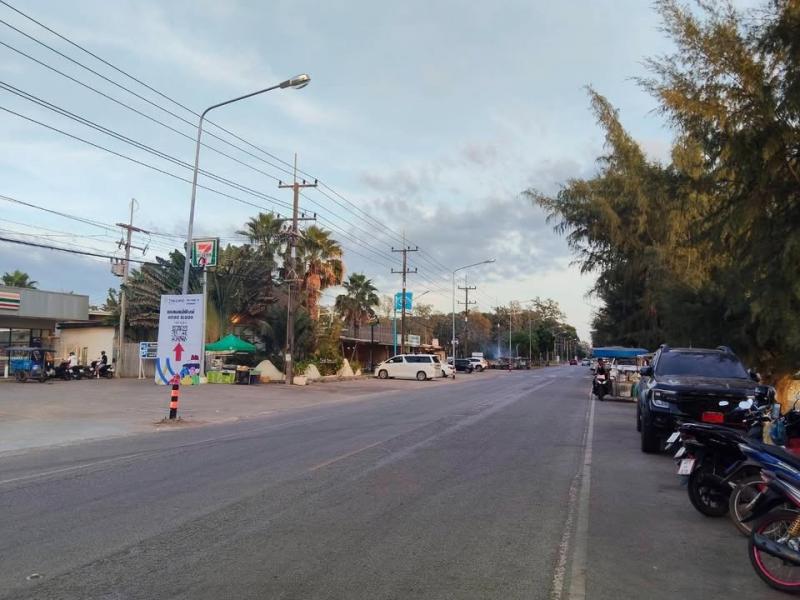 ขายที่ดินเปล่า 217 ตรว. ถมแล้ว ซ.สหกรณ์  ต.กร่ำ อ.แกลง จ.ระยองใกล้ หาดแหลมแม่พิมพ์ 500 ม.ซอย สหกรณ์ ถนนเลียบทะเล (ถนนเทศบาลสุนทรภู่) ตำบลกร่ำ อำเภอแกลง จังหวัดระยองสามารถเข้า-ออกทะลุไปยังซอยใกล้เคียงได้ เช่น ซอยอุศเรน-ท่าราบ ซึ่งอยู่ใกล้กับโซนอนุสาวรีย์สุนทรภู่ปัจจุบัน Google Maps ยังไม่อัพเดทถ้าสนใจที่ดินทำเลโซนนี้  ลองไปดูทำเลจริงดูนะคะ  ที่ดินเปล่า 217 ตรว. Sาคา 2.6 ลบ. (ทำ�