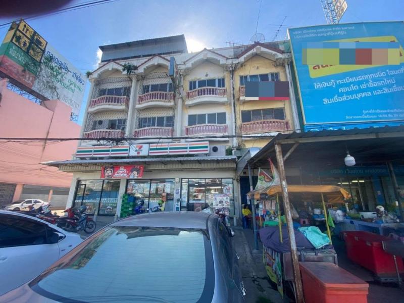 อาคารพาณิชย์ ใกล้ ตลาดสดเอเชีย-เก้าเลี้ยว ติดถนน ต. หนองเต่า อ. เก้าเลี้ยว จ. นครสวรรค์Vายอาคารพาณิชย์ 1 คูหา 3.5 ชั้น + ดาดฟ้า 5 ห้องนอน 4 ห้องน้ำเนื้อที่ 18.1 ตรว.(ทำเล ค้าขาย เปิดร้าน ทำธุรกิจ อยู่อาศัย ฯ)ต.หนองเต่า อำเภอเก้าเลี้ยว นครสวรรค์ 60230ติดถนนสายเอเซีย AH 13 ทางหลวงเอเซีย 13 , ถ. สายเอเซีย ทางหลวง 117 นครสวรรค์ พิจิตร พิษณุโลกหันหน้าทิศตะวันออกติดร้านสะดวกซื้อ เซเว่น 7-11ส�