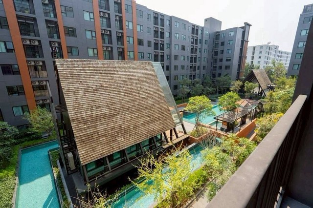 ขายเพียง 4.39 ล้าน 57.17 ตรม. 2 นอน 2 น้ำ #EscentVille Condo ทำเลดีที่สุดใจกลางเชียงใหม่ #ติดเซ็นทรัลเฟสรายละเอียดห้องขนาด 57.17 ตร.ม. ชั้น 42 ห้องนอน 2 ห้องน้ำห้องมุม (2B) โปร่ง เป็นส่วนตัวห้องนั่งเล่น + ครัวแยก + ระเบียงเฟอร์นิเจอร์ & เครื่องใช้ไฟฟ้าครบชุดแอร์ 3 เครื่องเตาไฟฟ้า + เครื่องดูดควันตู้เย็น / เครื่องซักผ้าTV 2 เครื่องเตียง 6 ฟุต & 5 ฟุตผ้าม่านพรีเมี่ยมทุกห้องเครื่องทำน้ำอุ่น 2 เครื�