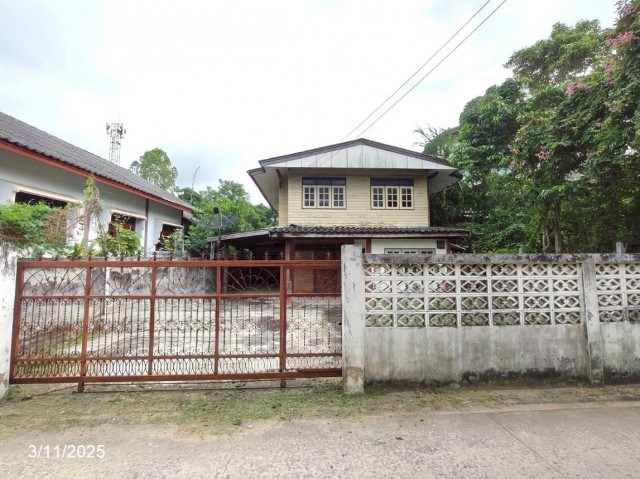 ขายบ้านเดี่ยว ชัยภูมิ ถนน นิเวศรัตน์ ตำบล ในเมือง อำเภอ เมืองชัยภูมิ จังหวัด ชัยภูมิ  ถนน นิเวศรัตน์ ตำบล ในเมือง อำเภอ เมืองชัยภูมิ จังหวัด ชัยภูมิ  ราคาโปรโมชั่น 2,144,000 บาท    ลดจาก 3,006,000 บาท ราคาโปรโมชั่นตั้งแต่วันที่ 1 กรกฎาคม 2569 – 30 กันยายน 2569  รายละเอียดทรัพย์ -  เนื้อที่ 77 ตร.ว.  พื้นที่ใช้สอย 187 ตร.ม. -  4 ห้องนอน 3 ห้องน้ำ  -  1 ที่จอดรถ  -  บ้านหันไปทางทิศตะวันตกเฉียงใต้  พิกัดทร