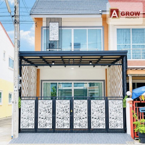 หมู่บ้านร่มทิพย์ ปาร์ค  หลังมุม รีโนเวทใหม่สวยพร้อมอยู่  หมู่บ้านร่มทิพย์ ปาร์ค ทำเลคุณภาพ ต้นซอย หลังบ้านโล่ง อากาศถ่ายเทสบาย ไม่ห้วงไม่อึดอัดทำเล : หทัยราษฎร์33  แขวงบางชัน เขตคลองสามวา กรุงเทพฯถนนโครงการ: ถนนหน้าบ้านและในหมู่บ้านกว้างขวาง สัญจรสะดวกรหัสทรัพย์ : AGT01314ราคาพิเศษเพียง 3,150,000 บาทเท่านั้น- รายละเอียดตัวบ้าน- เนื้อที่: 28 ตารางวา (แปลงหลังมุม พื้นที่ใ