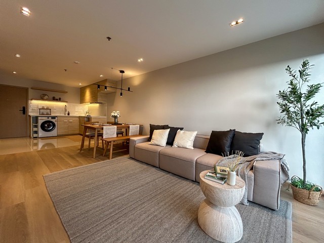 ขายคอนโด บางนา เรสซิเด้นส์ Bangna Residence รีโนเวทใหม่ทั้งห้อง 2 ห้องนอน ใกล้ BTS อุดมสุข พร้อมเข้าอยู่ราคาขายเพียง 2.89 ล้านบาทคอนโดห้องกว้าง รีโนเวทใหม่ ตกแต่งสวย พร้อมเข้าอยู่ เหมาะสำหรับอยู่อาศัยเองหรือซื้อเพื่อลงทุนปล่อยเช่า ทำเลบางนา เดินทางสะดวก ใกล้รถไฟฟ้า ทางด่วน และแหล่งอำนวยความสะดวกครบครันรายละเอียดห้อง- โครงการ : บางนา เรสซิเด้นส์ (Bangna Residence)- พื้นที่ใช้สอย 62.