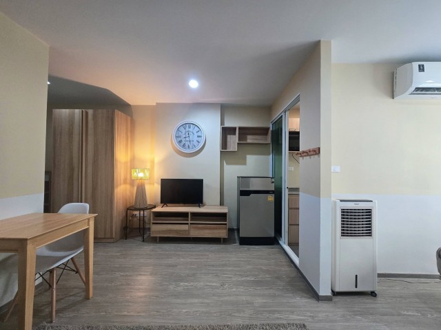 Regent Sukhumvit 97 Private Quiet 2nd Floor BTS BangChak***Property sales/rental services and consultation available. Contact us anytime.***For more details, photos, or to schedule a viewing:Contact: Ekachai (Aui)T. 089-799-5598Line@ ID: @auiauiaui001 (Add @ at the beginning) (Agent Post)--------------------------------------------------------------Room Type: 1 Bedroom, 1 BathroomSize: 28 sq m, 2nd FloorNew, clean, beautifully decorated, ready to move in.Details--------------------------------------------------------------Rental Price: 10,000 THB per month--------------------------------------------------------------Rental Conditions:1-year lease agreement1 month advance rent, 2 months security depositTag: #BTS #Bangchak #บางจาก #สุขุมวิท #Regent #Sukhumvit97
