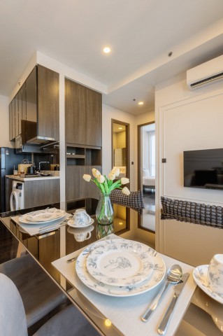 AOM 3205ปล่อยเช่า Park Origin Thonglor พาร์ค ออริจิ้น ทองหล่อPark Origin ThonglorFully Furnished | Ready to Move In Tower A | 47,000 บาท/เดือน มี 3 ห้อง 2 ห้องนอน | 1 ห้องน้ำ ขนาด 45 ตร.ม. ชั้นสูง ประมาณชั้น 30 ที่จอดรถ 1 คัน Tower B | 65,000 บาท/เดือน   1 ห้อง 2 ห้องนอน | 2 ห้องน้ำ ขนาด 68 ตร.ม. ชั้นสูง ประมาณชั้น 30 ที่จอดรถ 2 คัน ห้องตกแต่งครบ พร้อมเฟอร์นิเจอร์และเครื่องใช้ไฟฟ้า High Floor Living Sky Pool, Fitness & Private Lounge Prime Thonglor Locationค่าเช่าสำหรับสัญญาขั้นต่ำ 1 ปีประกัน 2 เดือน / ล่ว�