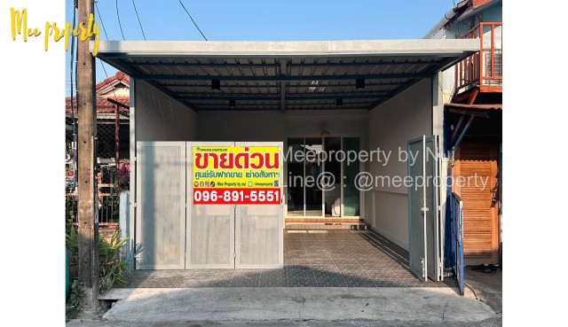 #ขายด่วน ทาวน์เฮ้าส์ชั้นเดียว มบ. ธราดลคลอง7 ถนนเมนถ.รังสิต-นครนายก ธัญบุรี ปทุมธานีรายละเอียดบ้านพร้อมอยู่:2 ห้องนอน 2 ห้องน้ำ 1 ห้องโถงกว้างขวาง ที่จอดรถ 2 คัน ขนาด 20 ตร.ว.ลิงค์แผนที่:  https://maps.app.goo.gl/5qQVcbhqLYPtFPDa8ทำเลดีสุด ๆ!หน้าหมู่บ้านมีมอเตอร์ไซค์วินและรถตู้ไปฟิวเจอร์พาร์คใกล้วงแหวนกาญจนาภิเษก เดินทางสะดวกทุกจุดใกล้ตลาด, มหาวิทยาลัย, โรงพยาบาล, โรงเรียน และห้างสรรพสิน