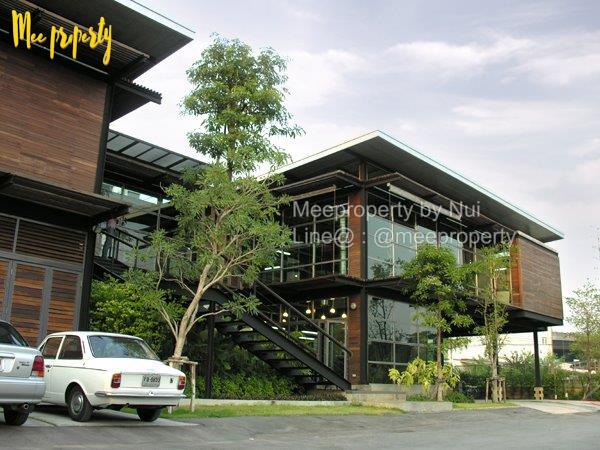 #ขายอาคารสำนักงาน Loft Style ทำเลพระราม 9 ซ.64#อาคารสำนักงานดีไซน์ลอฟท์ พื้นที่กว้าง โปร่ง เพดานสูงเหมาะสำหรับบริษัท, สตาร์ทอัพ, โชว์รูม, คลินิก หรือ Co-working Spaceเนื้อที่ดิน 175.7 ตารางวาอาคารแฝด 2 ชั้น จำนวน 2 อาคารเชื่อมต่อกันด้วยพื้นที่ส่วนกลางพื้นที่อาคารรวม 792 ตารางเมตรพร้อมอาคารเก็บของแถมเฟอร์นิเจอร์สำนักงานห่างถนนใหญ่เพียง 40 เมตรที่ตั้งถนนพระราม 9 ซอย 64 แขวงสวนหลวง เขต�