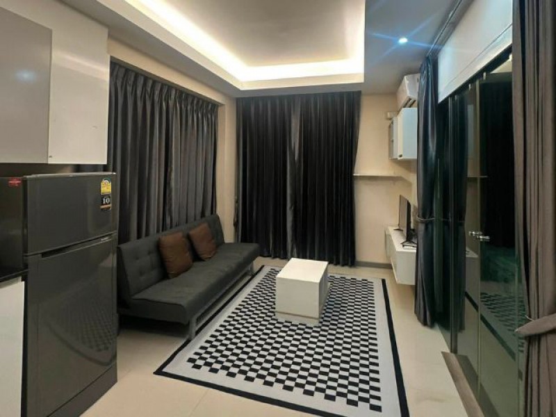 ให้เช่า 6,500/เดือน* The Green City Condo สันทรายห้องมุม วิวสระน้ำ เฟอร์นิเจอร์ครบคอกหมูป่า ต.สันนาเม็ง อ.สันทราย .รายละเอียดห้อง• ขนาด 33 ตร.ม.• ตึก B ชั้น 3• ห้องมุม วิวสระน้ำ• 1 ห้องนอน• 1 ห้องนั่งเล่น• 1 ห้องน้ำ แยกโซนเปียก–แห้ง• โซนครัวพร้อมเตาและ Hood ดูดควัน• เฟอร์นิเจอร์ครบ• พร้อมเข้าอยู่.เครื่องใช้ไฟฟ้าและเฟอร์นิเจอร์• แอร์ 2 เครื่อง• ตู้เย็น• TV• เครื่องทำน้ำอุ่น• เครื่องซักผ�