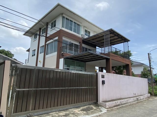 ให้เช่าบ้านเดี่ยว 3 ชั้น 100 ตรว. 4 ห้องนอน ประเสริฐมนูกิจ7 ใกล้ ม.เกษตร ใกล้รถไฟฟ้าสายสีเขียว จอดรถในบ้านได้ 6 คัน*** ราคาเช่า 55,000 บาท/เดือน อยู่อาศัย*** ราคาเช่า 60,000 บาท/เดือน ทำออฟฟิศจดทะเบียน ติดต่อ:: ชยา โทร/ID Line:: 0942823961   Link Line:: https://line.me/ti/p/3xFA1An8Kcรหัส# PR292บ้านเดี่ยว 3 ชั้น ซอยประเสริฐมนูกิจ7 ใกล้ลาดปลาเค้า เลียบด่วน ใกล้มหาวิทยาลัยเกษตร  ๐ ที่ดิน 100 ตารางวา ๐ พื้นที่ใช้สอยประมาณ 400 ตร.ม๐ 4 ห้�
