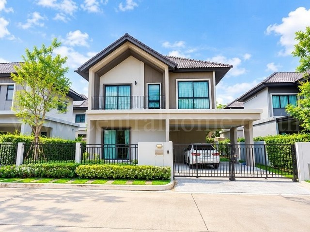 รหัสทรัพย์ : N1477ขายด่วนบ้านเดี่ยว เวนิว พอร์เทรต ดอนเมือง-แจ้งวัฒนะ เฟอร์ครบ-บิวท์อินทั้งหลัง ขายถูก ต่ำกว่าราคาประเมิน ไกล้รถไฟฟ้าสายสีแดงที่ตั้ง : ตำบลหลักหก อำเภอเมืองปทุมธานี&nbsp; จังหวัดปทุมธานี 12000รายละเอียดทรัพย์- บ้านเดี่ยว&nbsp;2 ชั้น&nbsp; 50.1 ตารางวา พื้นที่ใช้สอย 154 ตารางเมตร- 3 ห้องนอน, 3 ห้องน้ำ, 1 ห้องอเนกประสงค์, 1 ห้องครัว, 2 ที่จอดรถ- บิลต์อิน ทั้งหลัง ชั้นวางทีว�