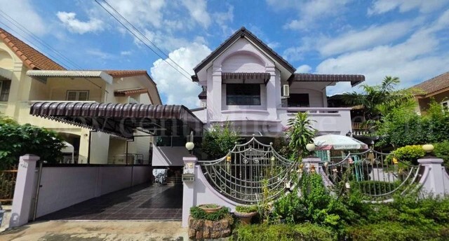 รหัสทรัพย์ : N1638บ้านเดี่ยว 2 ชั้น 50.1 ตร.ว หมู่บ้านพรรณิการ์ ถนนบางแวก บ้านพร้อมอยู่ สภาพดี ราคาถูกที่ตั้ง :&nbsp;ถนนบางแวก แขวงบางแวก เขตภาษีเจริญ กรุงเทพมหานคร 10160รายละเอียดทรัพย์-&nbsp;พัฒนาโครงการโดย บริษัท สินทรัพย์นคร จำกัด (มหาชน)- บ้านเดี่ยว 2 ชั้น เนื้อที่ดิน&nbsp;50.1 ตารางวา พื้นที่ใช้สอย&nbsp;220&nbsp;ตารางเมตร- 3&nbsp;ห้องนอน, 2&nbsp;ห้องน้ำ,&nbsp;2 ที่จอดรถ, 1&nbsp;ห้องนั่งเล่น, 1&nbsp;ห้องทานข้าว, 2 �