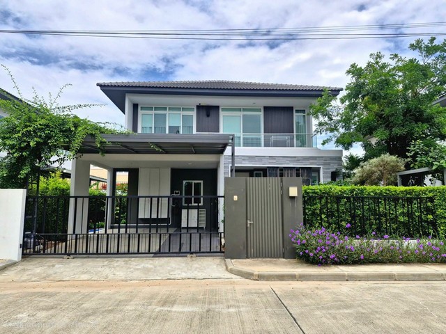ให้เช่า 55,000 บาท/เดือน ขาย 12.5 ล้าน บ้านเดี่ยวหรู  #สันทราย โครงการคุณภาพ By Land & Houses | เฟอร์นิเจอร์ Built-in ครบทั้งหลังรายละเอียดบ้าน- ที่ดิน 76.5 ตารางวา- 4 ห้องนอน | 4 ห้องน้ำ- ห้องรับแขกโปร่งสบาย พร้อมโซนเคาน์เตอร์บาร์- ห้องอเนกประสงค์ชั้นล่าง ต่อเติมเพิ่ม- 2 ห้องครัว ทั้งครัวภายในบ้านและครัวนอกต่อเติมด้านหลัง- เฟอร์นิเจอร์ Built-in ครบทั้งหลัง- เครื่องกรองน้ำขนาดใหญ่- ติดตั้ง EV Charge
