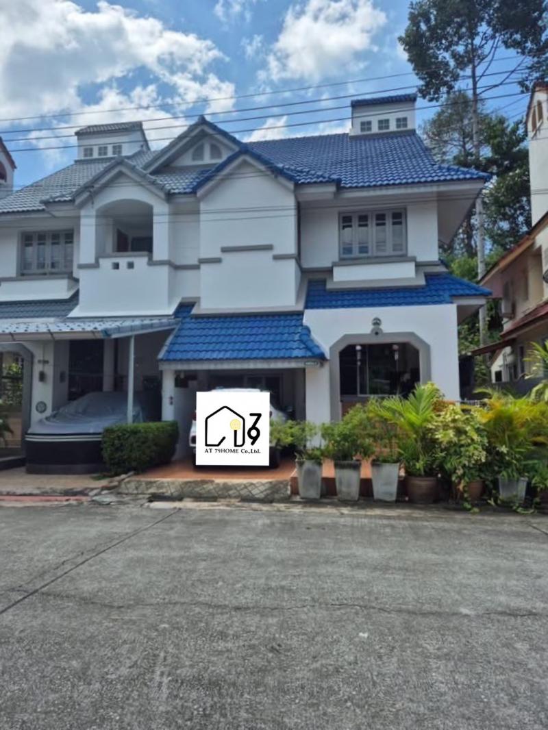 ให้เช่าบ้านแฝด 2 ชั้น ติดหาดสวนสน ระยอง พร้อมเฟอร์นิเจอร์ครบ  ราคาเช่า 18,000/เดือน สัญญา 1 ปี *ว่าง 1 ธ.ค 69 40 ตร.ว.2 ห้องนอน 2 ห้องน้ำ 1 ห้องโถง1 ห้องนั่งเล่น 1 ที่จอดรถ เฟอร์นิเจอร์และเครื่องใช้ไฟฟ้า เตียงนอนพร้อมที่นอน ตู้เสื้อผ้า 1 ห้องนอน แอร์ 2 เครื่อง ชุดโต๊ะทานข้าว ตู้เย็นเตาแก๊สอุปกรณ์ทำครัวเครื่องซักผ้า สถานที่ใกล้เคียง หาดสวนสน หาดแม่รำพึง ตลาดร้อยเสา ท่าเรือบ้�