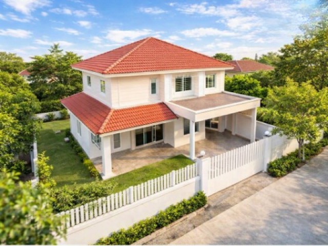 ขายบ้านเดี่ยว 2 ชั้นบ้านสวน 2 นอน สถานีรถไฟแสนสุข 500 ม.ห้วยกะปิ ชลบุรี ให้เช่า 2 น้ำ 19,998B-m ใกล้เทคนิคบางแสน 600 ม.ที่ดิน 58.3 ตร.วา.พื้นที่ใช้สอย 250 ตร.ม.บ้านโปร่งรับ แสงธรรมชาติ บรรยากาศอบอุ่น พร้อมสวนส่วนกลาง กล้องวงจรปิด ปลอดภัย ใกล้ตลาด สถานศึกษา รพ. และแหล่งท่องเที่ยวสำคัญ เดินทางสะดวก ถนนสุขุมวิท-ข้าวหลาม และมอเตอร์เวย์กรุงเทพฯ–ชลบุรี–ระยอง 4,999,999 บาทfor Rent in Ban Suan Chon Buri lTwo-story deta