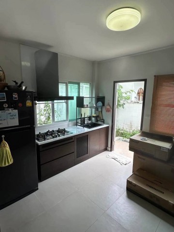 #โซนแม่เหียะ – #หางดง เช่า 30,000 บาท/เดือน | ขาย 5.4 ล้าน บ้านเดี่ยว 2 ชั้น บ้านกว้าง พร้อมอยู่ #เฟอร์นิเจอร์ครบ ทำเลดี ใกล้เมือง–สนามบิน–โรงเรียนนานาชาติ• บ้านโปร่ง โล่ง พื้นที่ใช้สอยกว้าง บรรยากาศเงียบสงบ เป็นส่วนตัว #น้ำไม่ท่วม เหมาะสำหรับครอบครัวที่ต้องการบ้านอยู่สบายและเดินทางสะดวกรายละเอียดบ้านเนื้อที่ 71.5 ตารางวาพื้นที่ใช้ซอย 194 ตารางเมตร• 4 ห้องนอน | 3 ห้องน้�